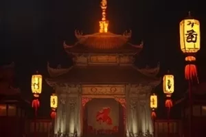 动画《小满与雨神》横版海报，稻田水车与云中神像